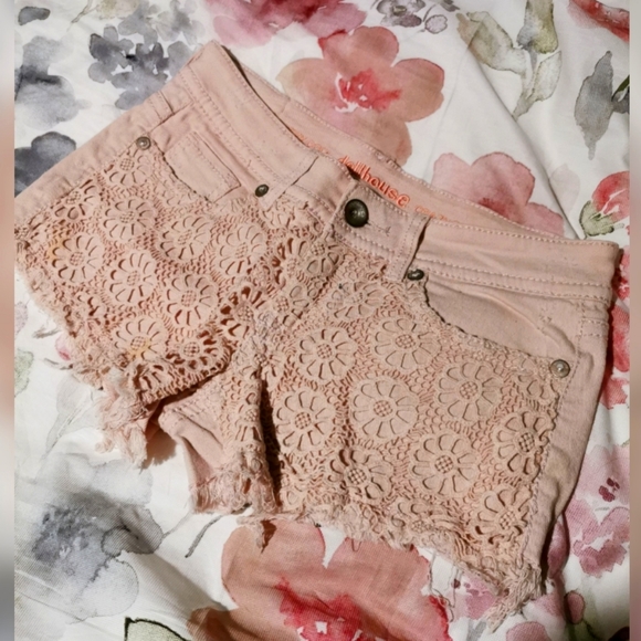 Dollhouse Lace Front Shorts NWOT - Picture 3 of 5